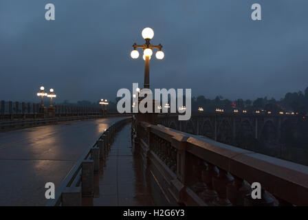 Colorado Street Bridge in Pasadena, Kalifornien. Die Brücke wurde als National Historic Civil Engineering Landmark ausgewiesen. Stockfoto