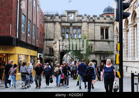 Stadttor am Fuße der steilen Hügel, Lincoln. Stockfoto