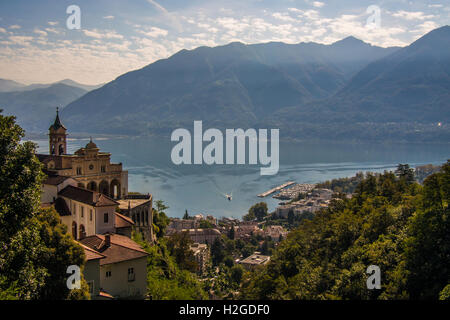 Madonna del Sasso, ein Heiligtum und Wallfahrt Kirche in Orselina (oberhalb von Locarno) & Lago Maggiore, Schweiz. Stockfoto