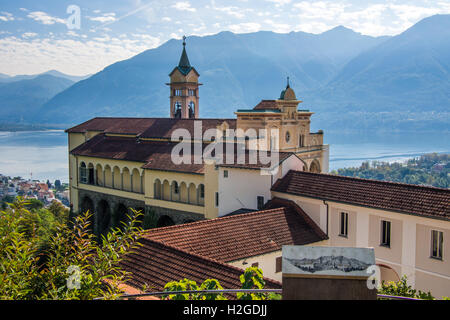 Madonna del Sasso, ein Heiligtum und Wallfahrt Kirche in Orselina (oberhalb von Locarno) & Lago Maggiore, Schweiz. Stockfoto