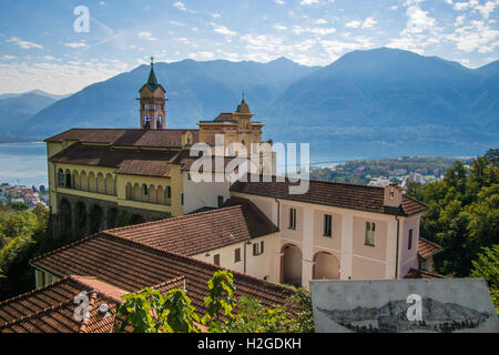 Madonna del Sasso, ein Heiligtum und Wallfahrt Kirche in Orselina (oberhalb von Locarno) & Lago Maggiore, Schweiz. Stockfoto
