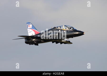 XX203, eine BAe Hawk T1, betrieben von der Royal Navy am Prestwick Flughafen während der Übung Joint Warrior14-2. Stockfoto