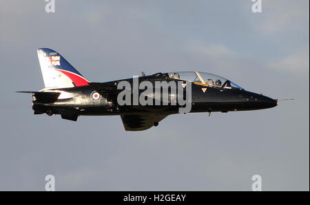 XX203, eine BAe Hawk T1, betrieben von der Royal Navy am Prestwick Flughafen während der Übung Joint Warrior14-2. Stockfoto