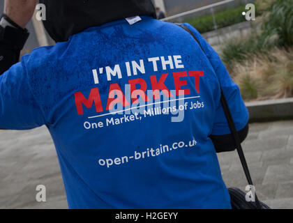 Ich bin in den Markt "Shirt getragen von europäischen bleiben Supporter bei der 2016 Labour-Parteitag, Liverpool, Merseyside, UK Stockfoto