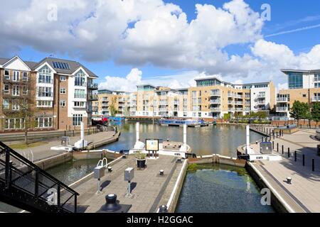 Modernes Gehäuse Wohnunger Brentford dock West London UK Stockfoto