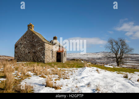 Einsame und verlassene Naturstein verfallene-Bauernhaus Ferienhaus in Pitlochry Schottland, Vereinigtes Königreich Stockfoto