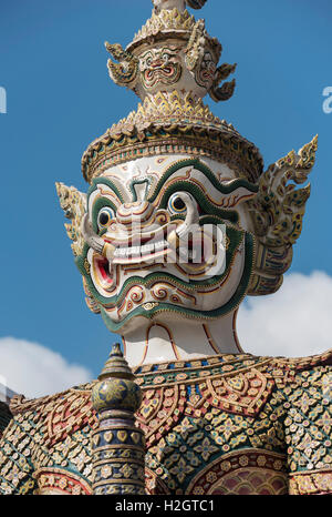 Statue von riesigen Yaksha-Dämon Bewachung Tore, Grand Palace, Bangkok, Thailand Stockfoto