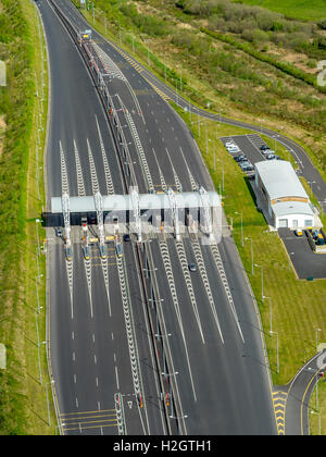 Maut-Station, N18 Straße vor dem Shannon Tunnel, Limerick, County Clare, Irland Stockfoto