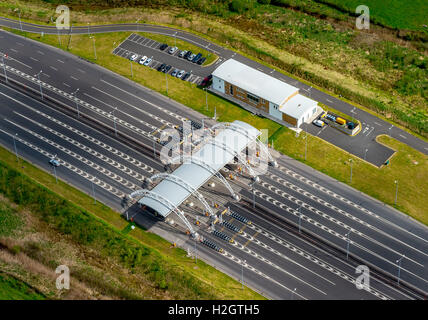 Maut-Station, N18 Straße vor dem Shannon Tunnel, Limerick, County Clare, Irland Stockfoto