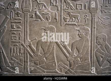 Ägypten. Nekropole von Sakkara. Mastaba des Mereruka, Priester des Pharao Teti.  2.340 v. Chr. Relief Darstellung Schreiber. 6. Dynastie. Altes Königreich. Stockfoto