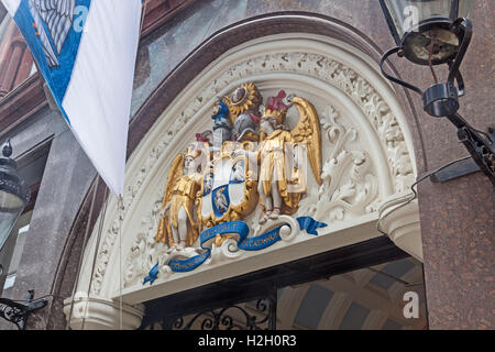 Stadt von London Wappen über dem Eingang zum Talg Chandlers Hall auf Dowgate Hill Stockfoto