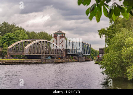 Barton Straße Drehbrücke und Aquädukt auf den Manchester Ship Canal. Stockfoto