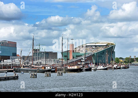 Oosterdok Nemo Science Museum Amsterdam Niederländischer Kanal Stockfoto