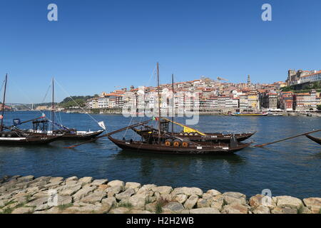 Blick über bestehenden Fluss von Vila Nova De Gaia Stockfoto