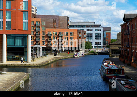 Die Kanal-Becken des Leeds & Liverpool Canal, Getreidespeicher Wharf, Leeds, West Yorkshire, England UK Stockfoto