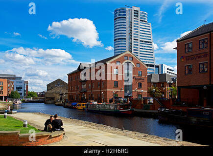 Die Kanal-Becken des Leeds & Liverpool Canal, Getreidespeicher Wharf, Leeds, West Yorkshire, England UK Stockfoto