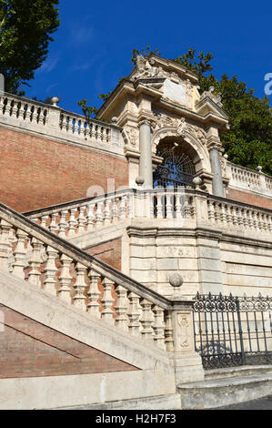 Detail einer reich verzierten Treppe in der Mitte von Rom Stockfoto