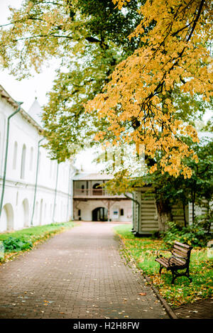 Weg in den Park mit einer geringen Schärfentiefe Stockfoto