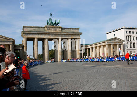 Impressionen: Brandenburger Tor - Berlin-Marathon, 25. September 2016, Berlin. Stockfoto