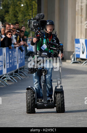 Impressionen: Segway-Fahrer-Berlin-Marathon, 25. September 2016, Berlin. Stockfoto