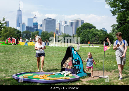 New York City, NY NYC, New York Harbor, Governors Island, City of Water Day, Hafenfest, Familienfamilien Eltern Eltern Kinder, Feier, Feierstunde Stockfoto