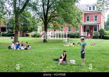 New York City, NY NYC New York Harbor, Governors Island, City of Water Day, Hafenfest, Familienfamilien Eltern Eltern Kinder Colonel's Row, La Stockfoto