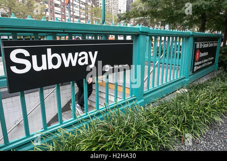 66th Street - Lincoln Center Eingang der u-Bahn Station. Stockfoto