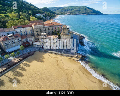 Torre Perrotti ist ein schöne Turm in Santa Maria Castellabate Blick auf das Meer im Herzen des Cilento Park seit Jahrhunderten. Stockfoto