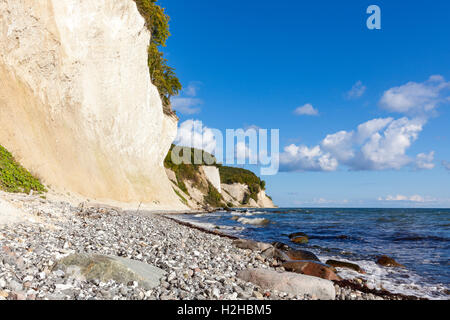 Ostküste von Rügen, Deutschland, mit seinen berühmten Kreidefelsen im Nationalpark Jasmund Stockfoto