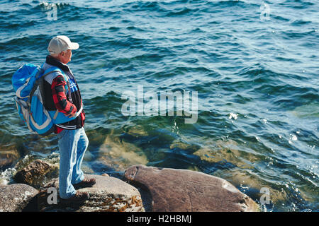 Aktive Senioren Mann von riverside Stockfoto