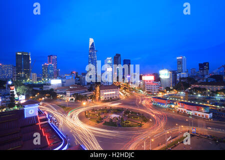 Trail-Fahrzeug in überfüllten Quach Thi Trang Kreisverkehr, Ho-Chi-Minh-Stadt, Vietnam Stockfoto