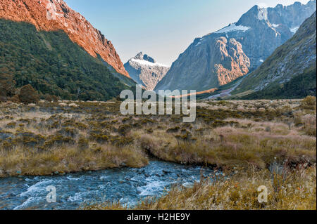 Scenic Lookout Hollyford Valley am Monkey Creek am Milford Road, Milford Sound, Neuseeland Stockfoto