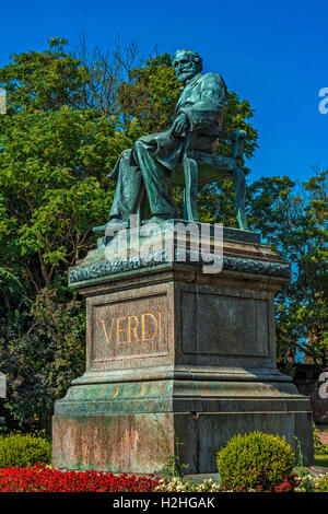 Italien Emilia Romagna Busseto Piazza Giuseppe Verdi - Statue von Giuseppe Verdi Stockfoto