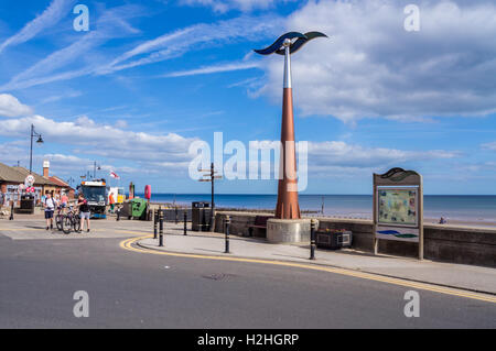 Skulptur markiert Beginn der Trans-Pennine Trail am Strand von Hornsea, East Riding, Yorkshire, England Stockfoto