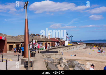 Skulptur markiert Beginn der Trans-Pennine Trail am Strand von Hornsea, East Riding, Yorkshire, England Stockfoto