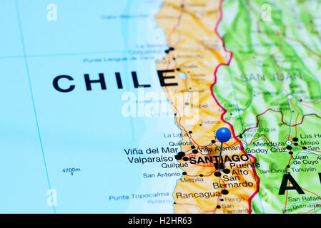 Santiago, fixiert auf einer Karte von Chile Stockfoto