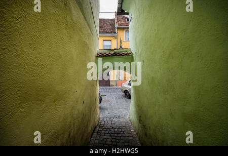 80m lange Strada Sforii (Seil Straße auch als Zeichenfolge Street) in Brasov, Rumänien, eines der schmalsten Straßen in Europa Stockfoto