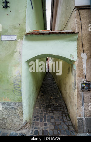 80m lange Strada Sforii (Seil Straße auch als Zeichenfolge Street) in Brasov, Rumänien, eines der schmalsten Straßen in Europa Stockfoto