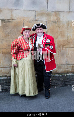 Ein Ausrufer und seine Teilnahme an dem jährlichen Wettbewerb der Ausrufer in Huddersfield UK 2016 lady Stockfoto