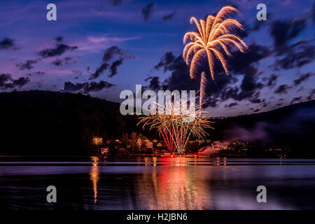 Dies war wahrscheinlich einer der schönsten Lagen habe ich auf Fotos Feuerwerk, Liberty Township ist eine kleine, malerische Stadt bu Stockfoto