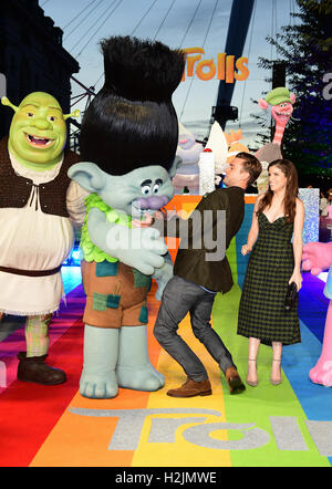 Justin Timberlake und Anna Kendrick die Trolle besondere Veranstaltung am Coca-Cola London Eye auf der Themse in London. Stockfoto