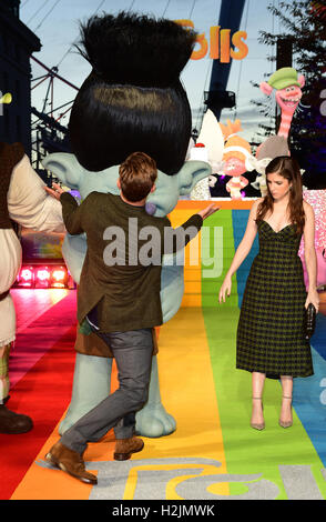 Justin Timberlake und Anna Kendrick die Trolle besondere Veranstaltung am Coca-Cola London Eye auf der Themse in London. Stockfoto
