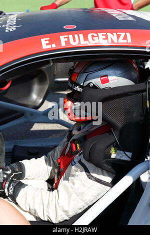 Imola, Italien - 25. September 2016: Autos auf der Strecke beim Rennen des Porsche Carrera Cup Italia-Car-Rennen in Imola Stockfoto