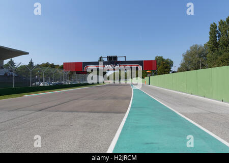 Imola, Italien - 25. September 2016: Autos auf der Strecke beim Rennen des Porsche Carrera Cup Italia-Car-Rennen in Imola Stockfoto