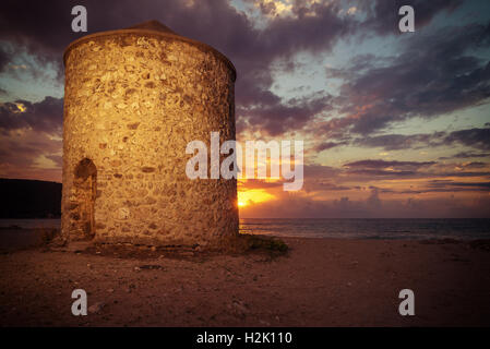 Alte Windmühle Ai Gyra Agios Ioannis Strand, Lefkada, Griechenland Stockfoto