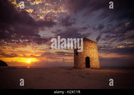 Alte Windmühle Ai Gyra Agios Ioannis Strand, Lefkada, Griechenland Stockfoto