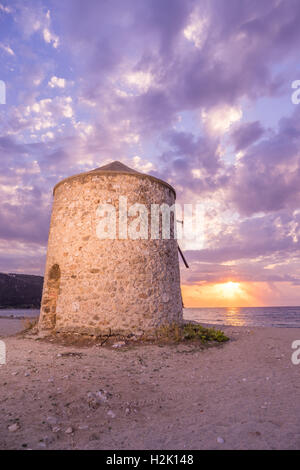 Alte Windmühle Ai Gyra Agios Ioannis Strand, Lefkada, Griechenland Stockfoto