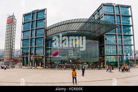 Vorplatz, Berlin Hauptbahnhof, Berlin, Deutschland Stockfoto