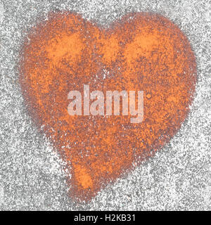 Rostige Herzen an der Wand im Hintergrund Stockfoto