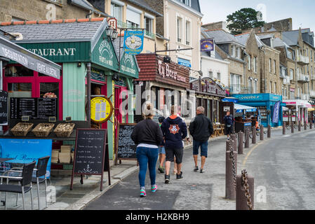 Fisch-Restaurants am Hafen von Cancale, Bretagne, Frankreich, EU, Europa Stockfoto